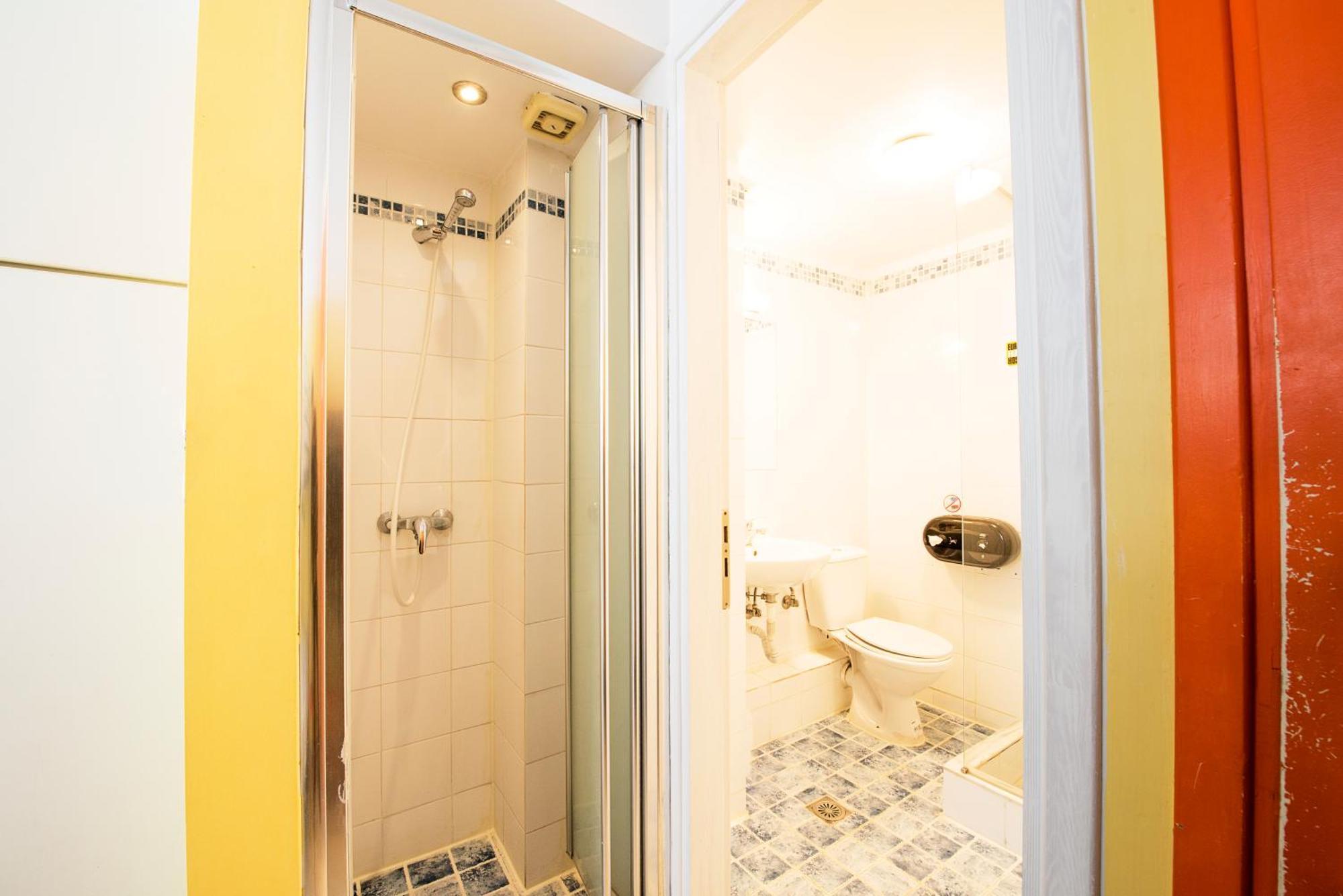 Bed 6-Bed Mixed Dorm Ensuite Balcony
