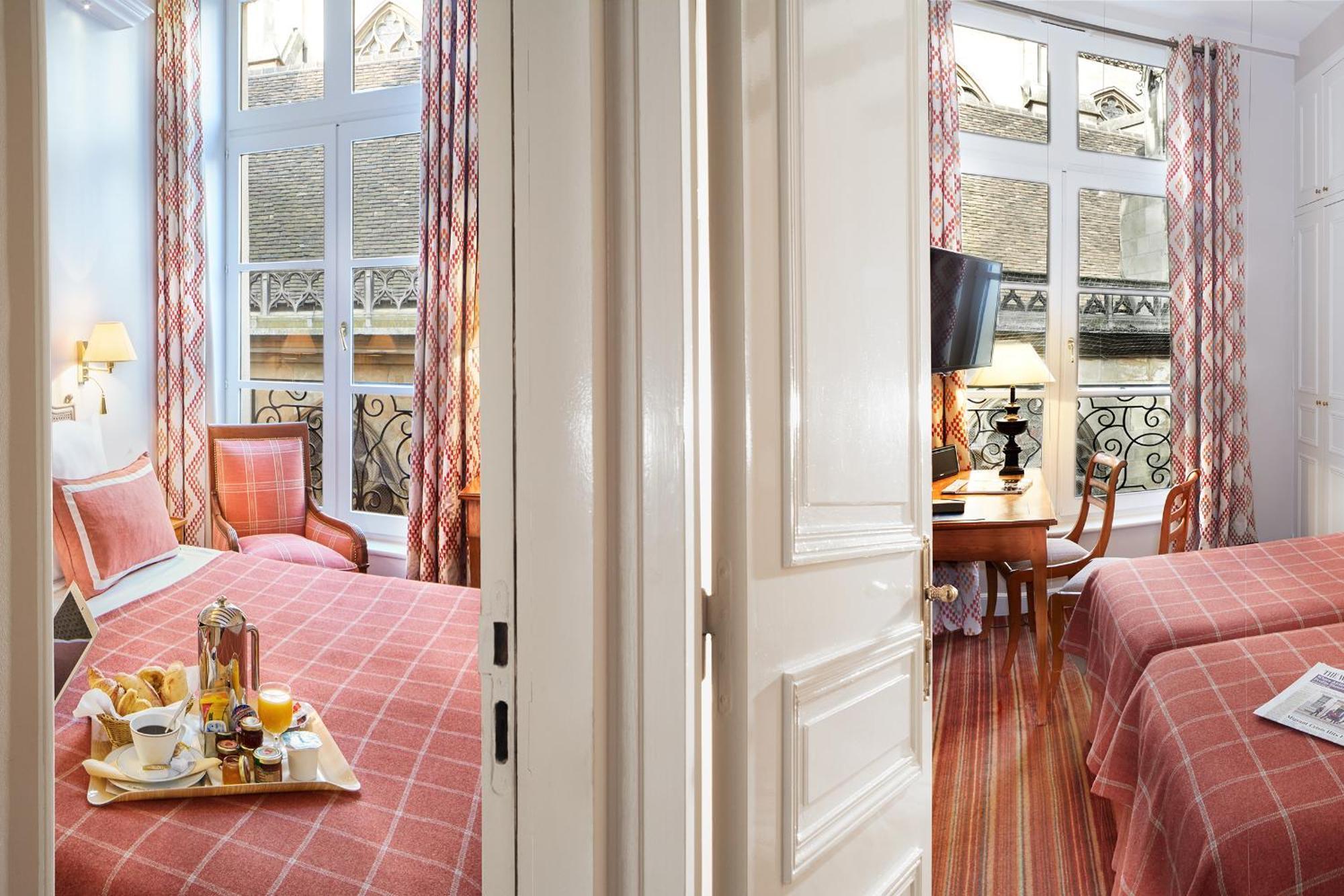 2 Connecting Rooms (5 Adults)