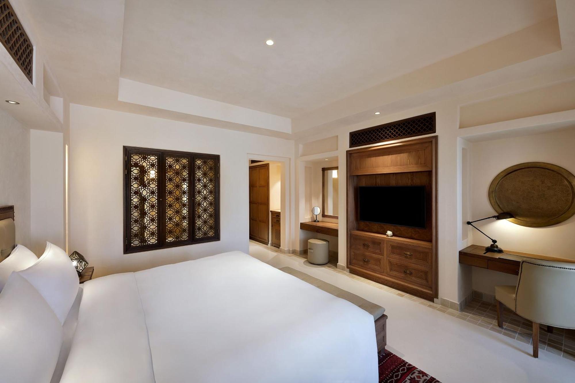 Deluxe Kamer met 1 Kingsize Bed en Balkon - Uitzicht op het Zwembad