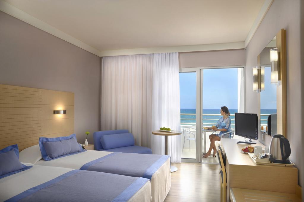 Double or Twin Room with Sea View,388172756:JPEG