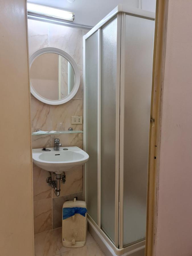Single Room Private Bathroom,1233844583:JPEG