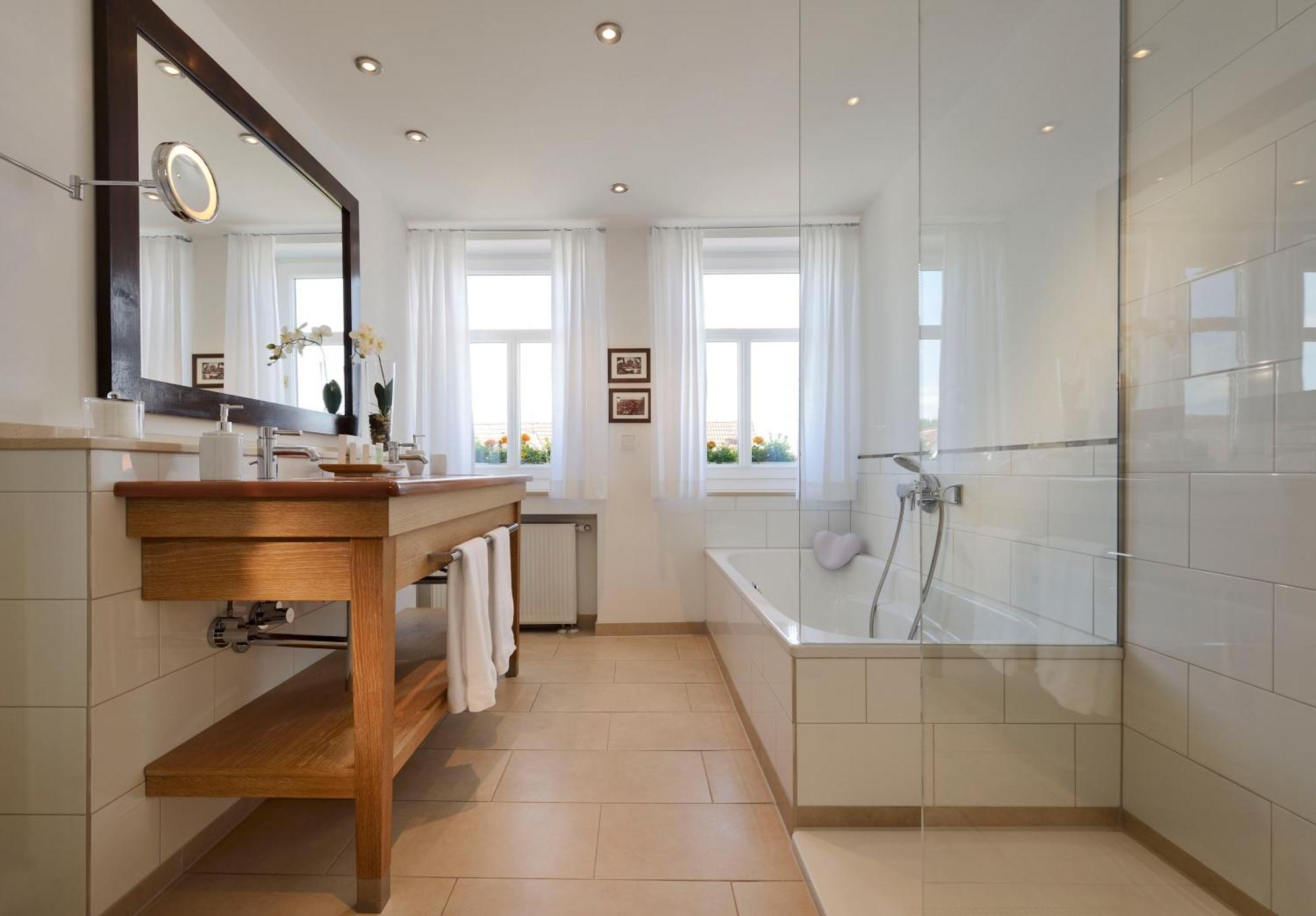 Junior Suite,1604070933:JPEG