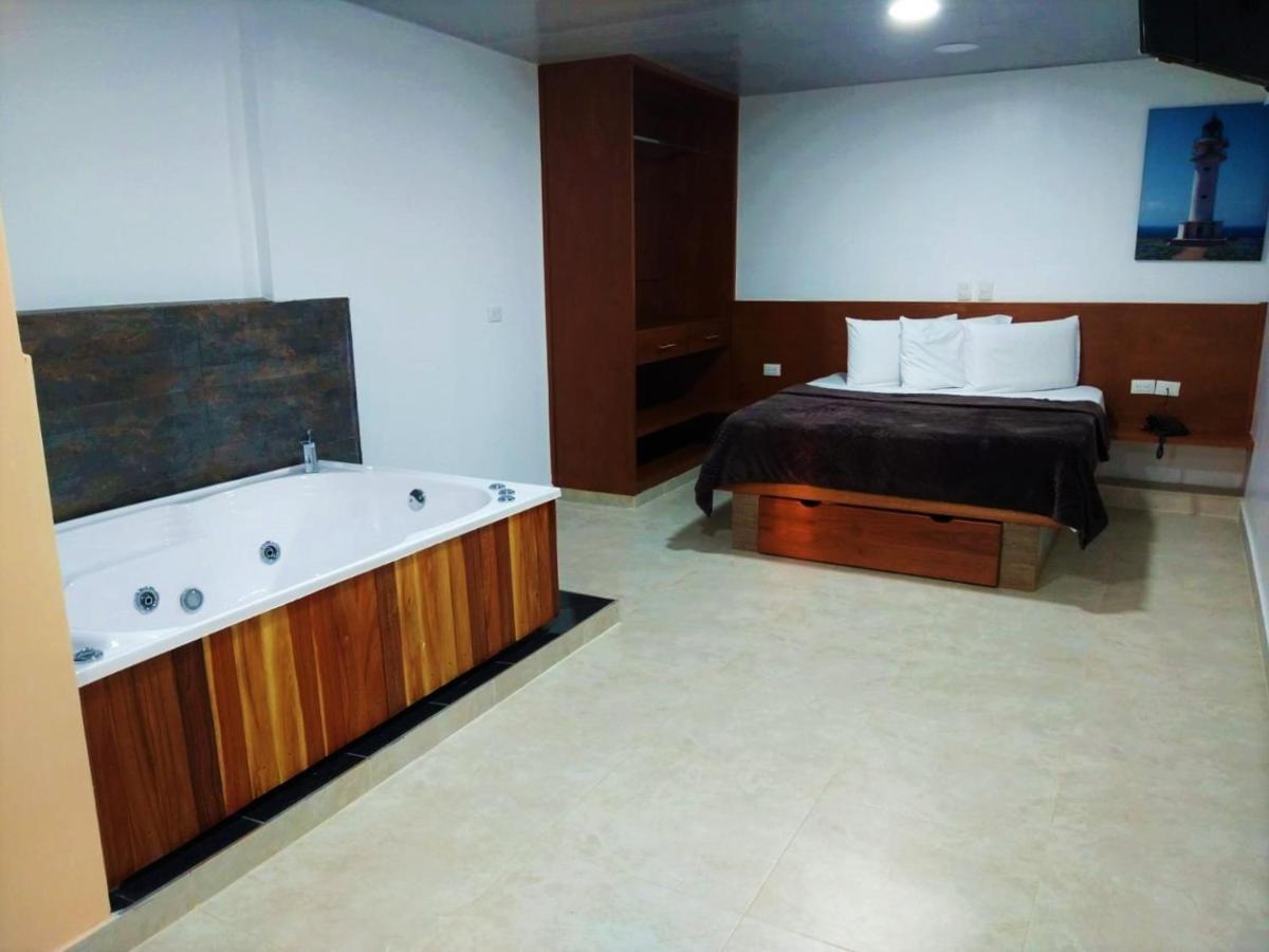 Deluxe Suite Spa Bath