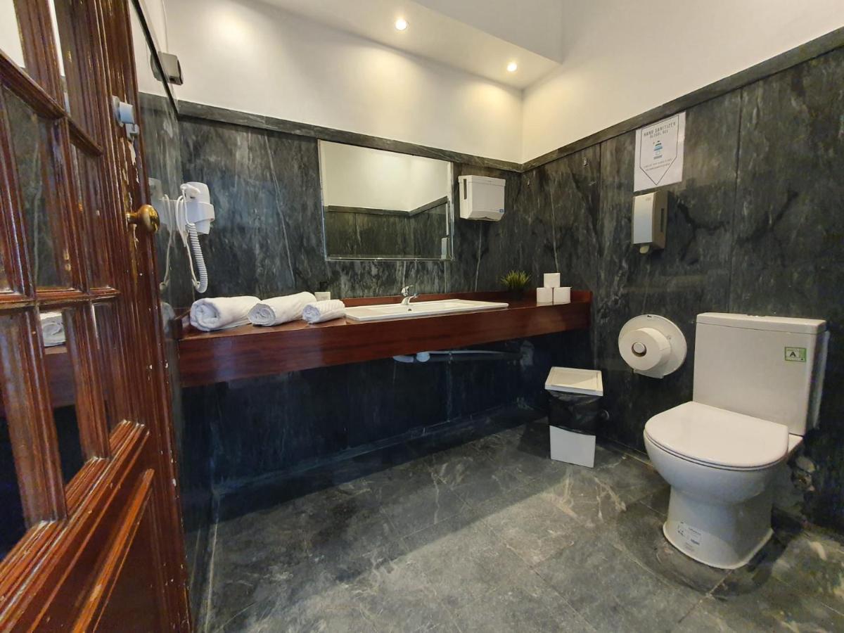 Quarto Duplo com Casa de Banho Privativa