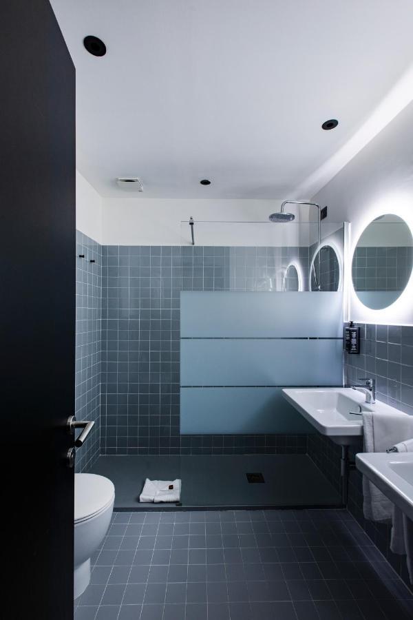 Family Room,1248971236:JPEG