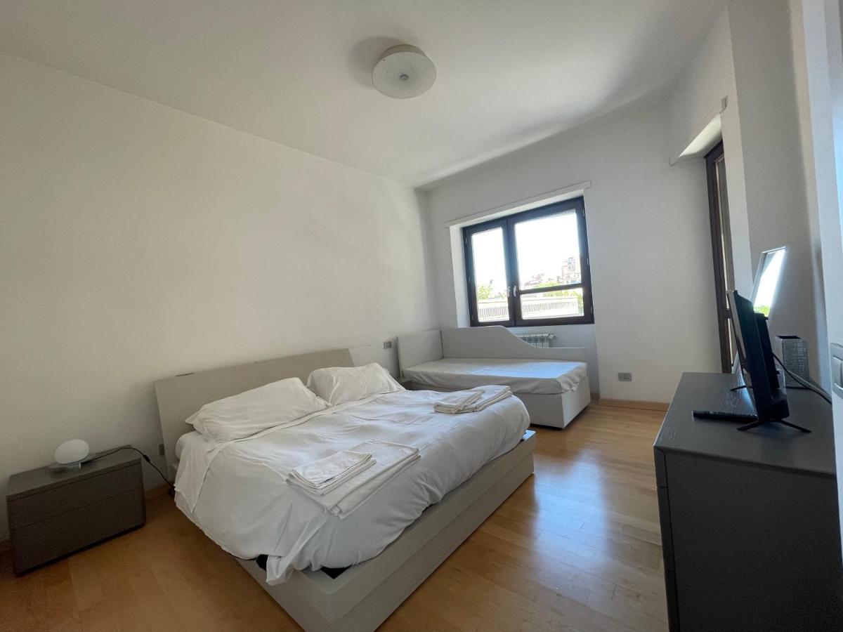 One-Bedroom Apartment,1260371305:JPEG
