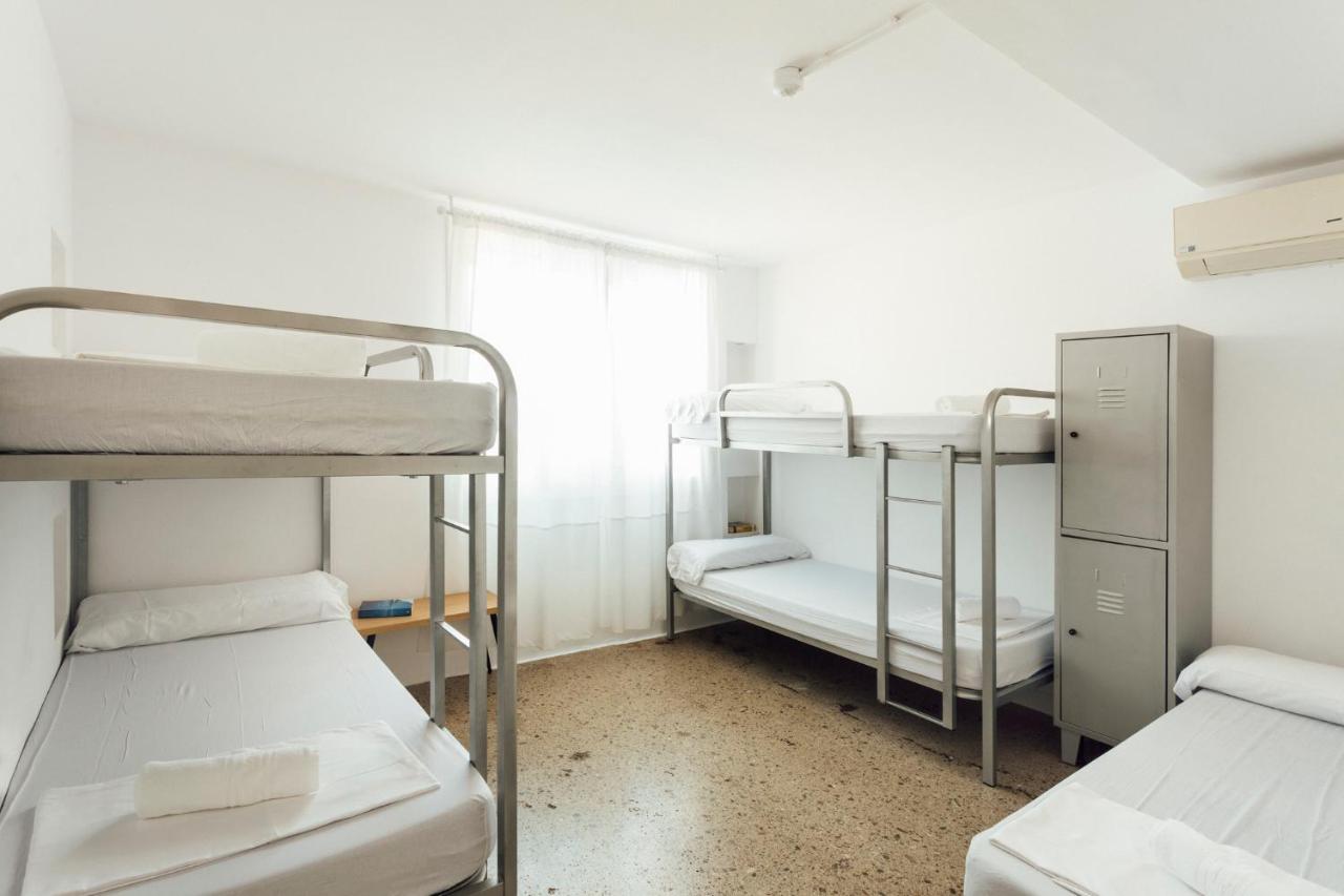 Quarto Familiar com Casa de Banho Privativa Externa