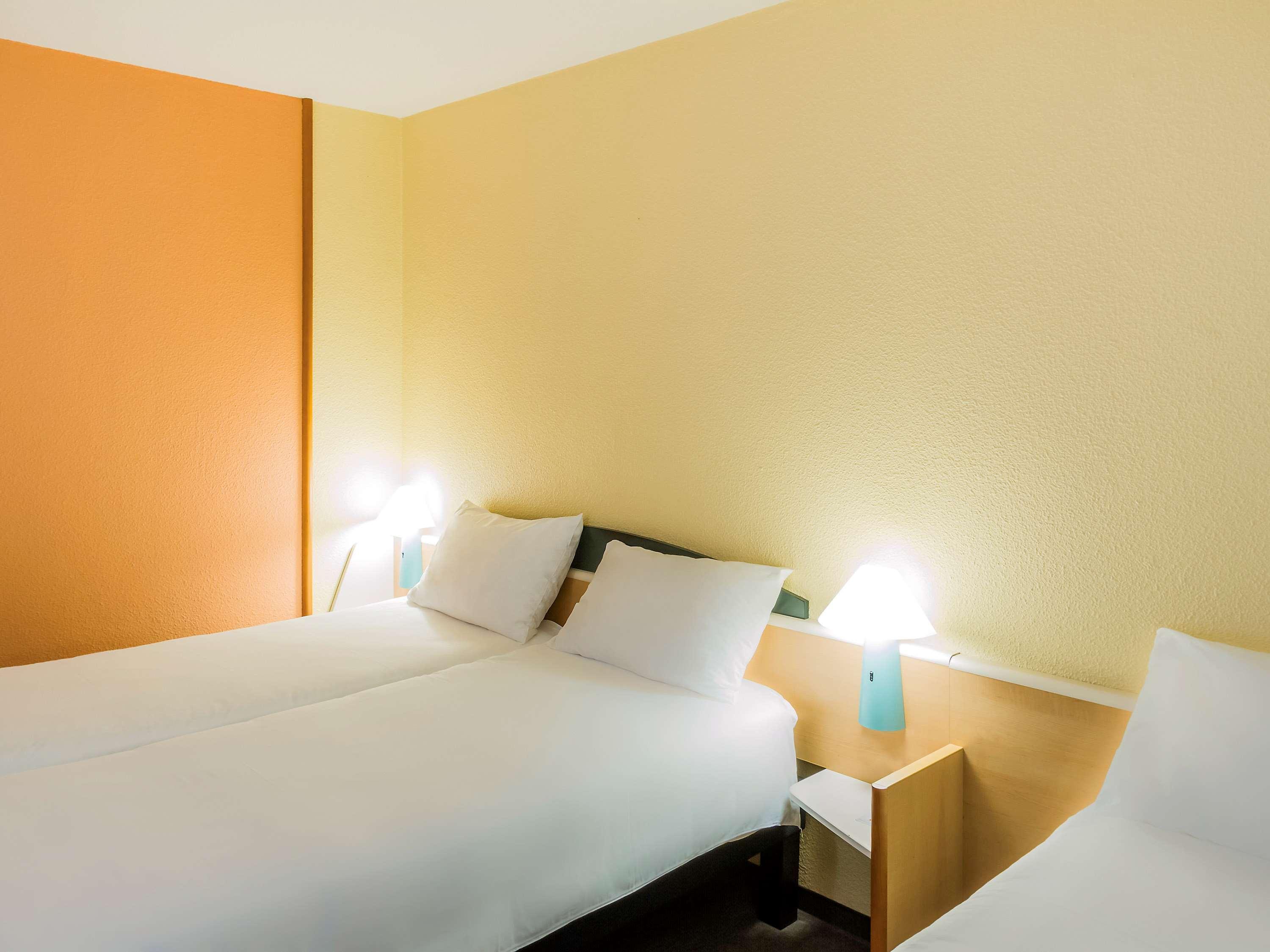 Standard Zimmer mit 1 Doppelbett und 1 Einzelbett - Nichtraucher