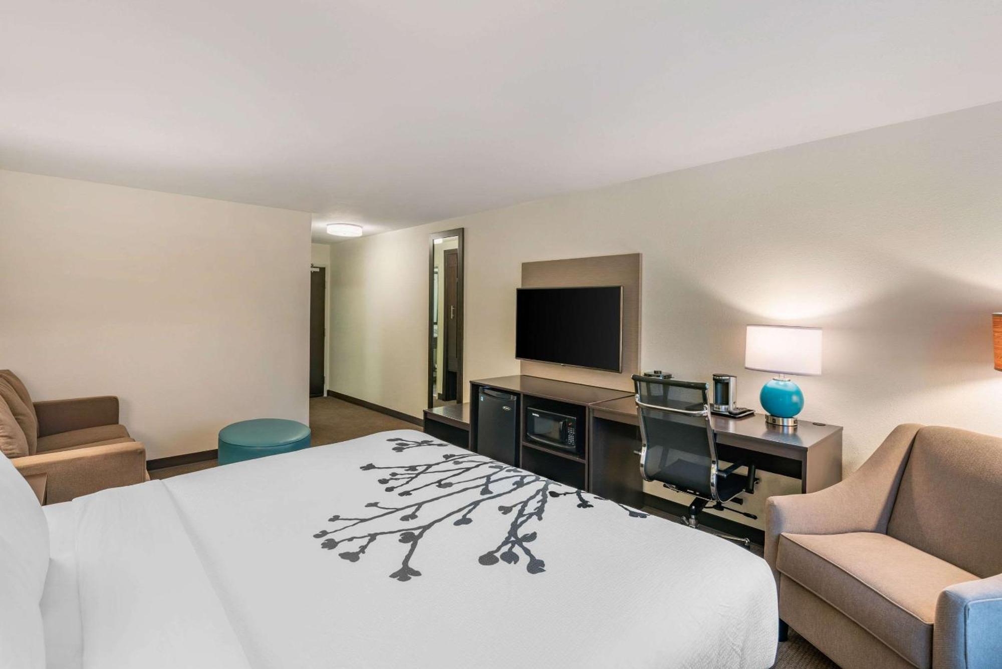 King Room with Sofa Bed - Non-Smoking