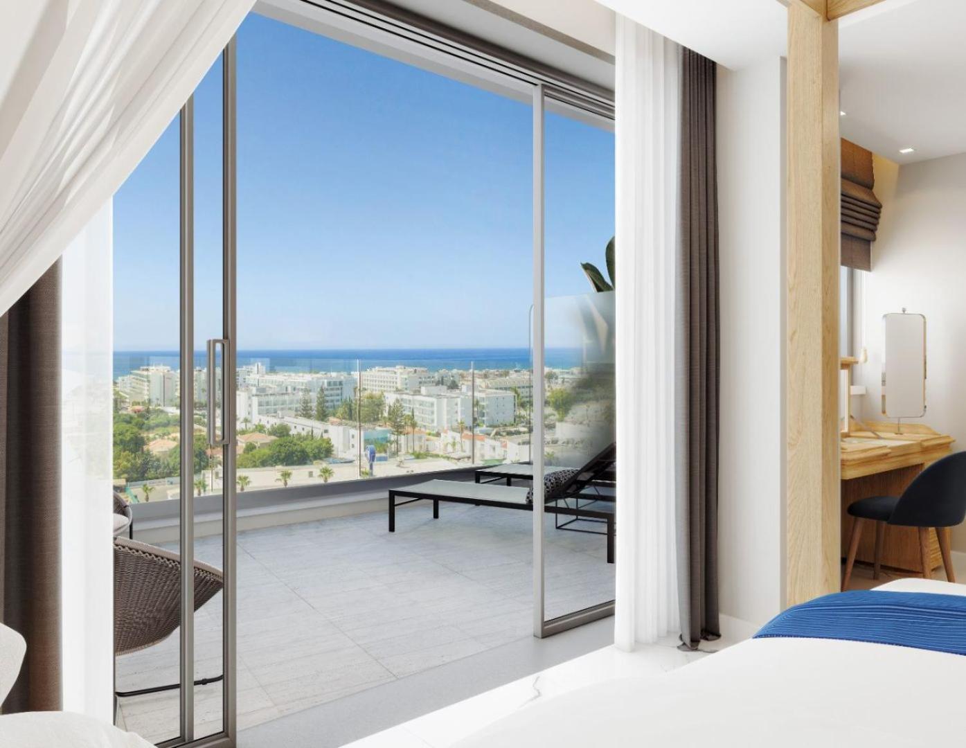 Suite Panoramica con Piscina e Vista Mare