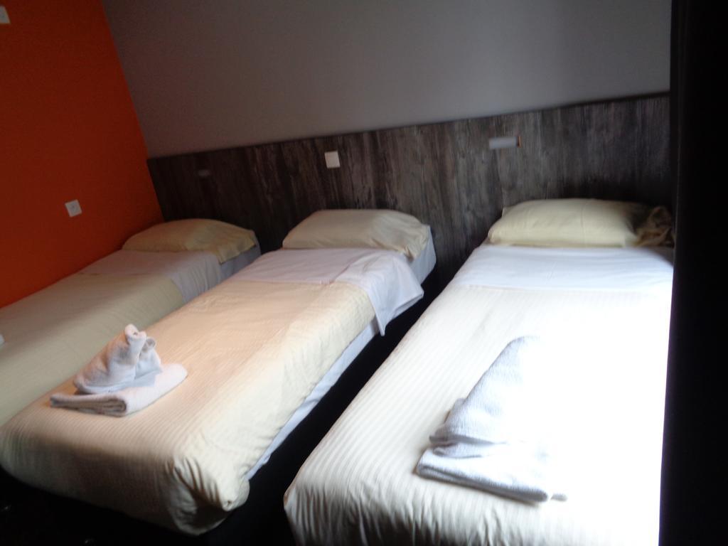 Driepersoonskamer met Eigen Badkamer