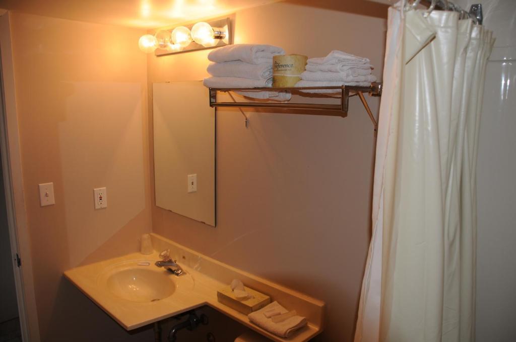Queen Room with Hot Tub