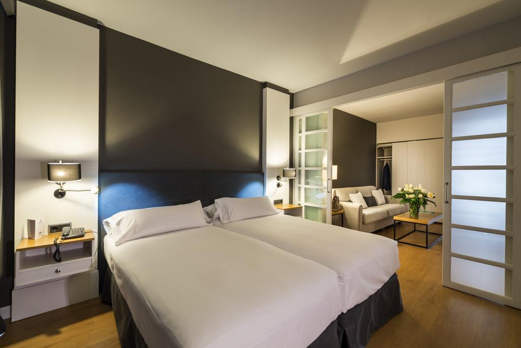 Junior Family Suite (3 Adults),1273110061:JPEG