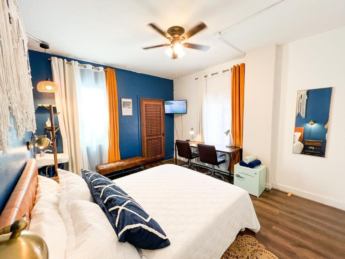 Queen Room with Shared Bathroom,1307871277:JPEG