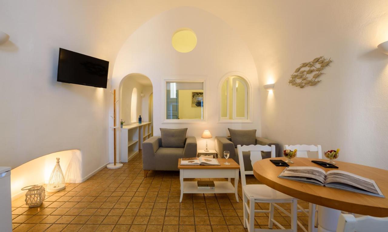 Junior Suite with Hot Tub & Caldera View