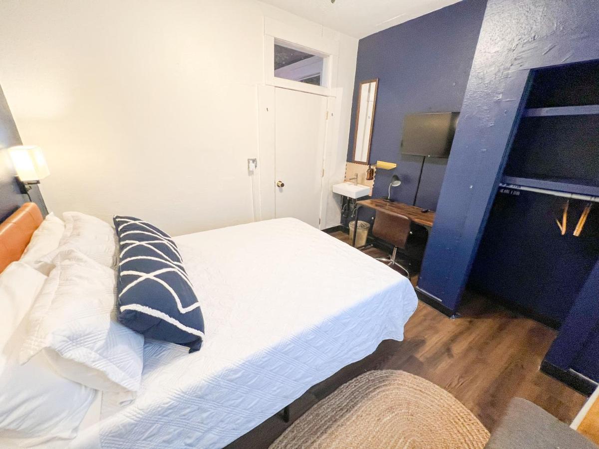 Standard Double Room with Shared Bathroom,1317723787:JPEG