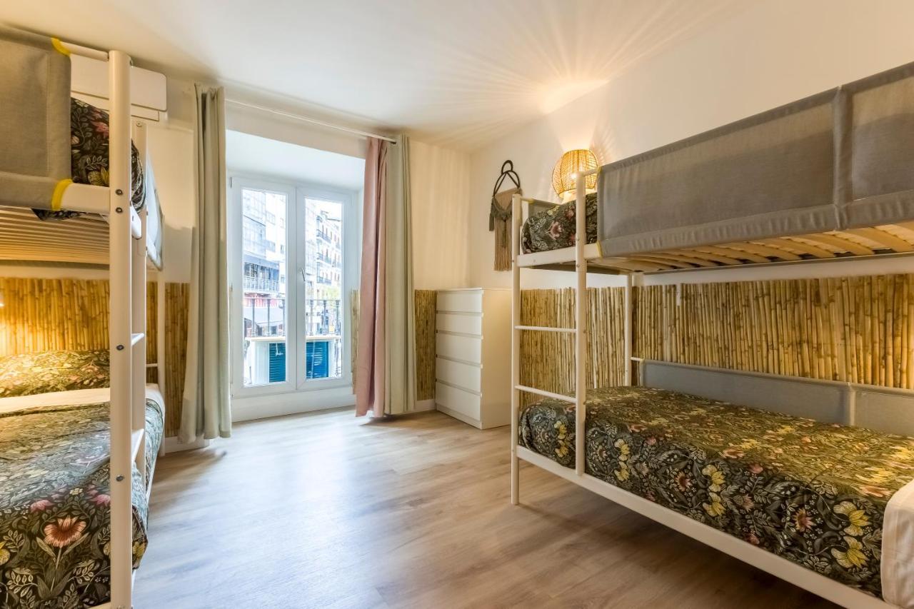 Cama en habitación compartida femenina de 8 camas (solo mujeres)