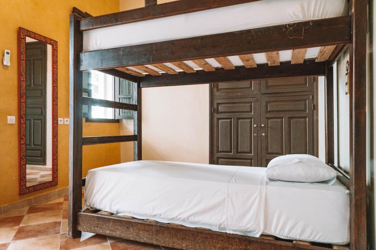 Bed 6-Bed Female Dormitory Room