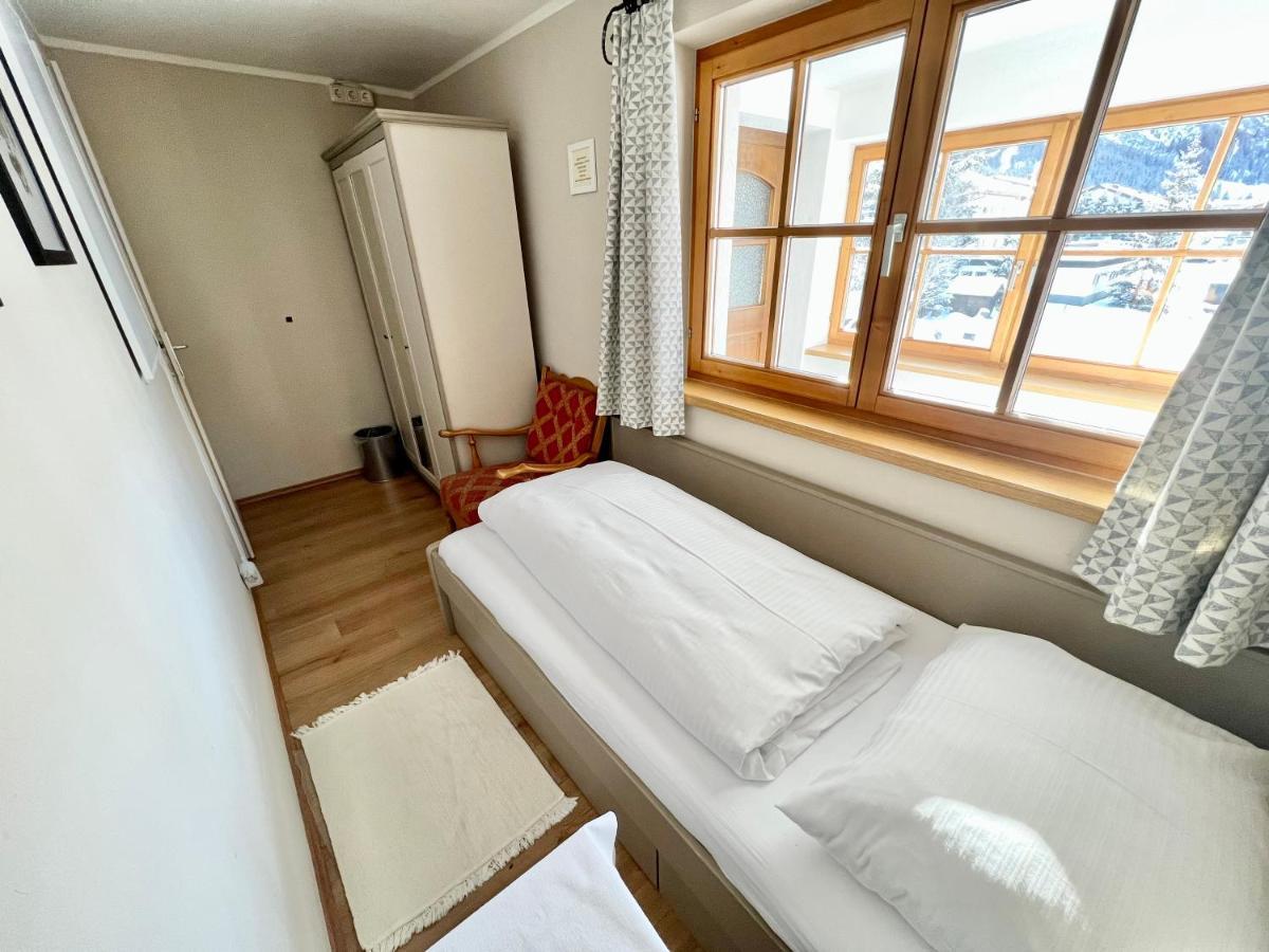 Budget Single Room with Shared Bathroom,1328487602:JPEG