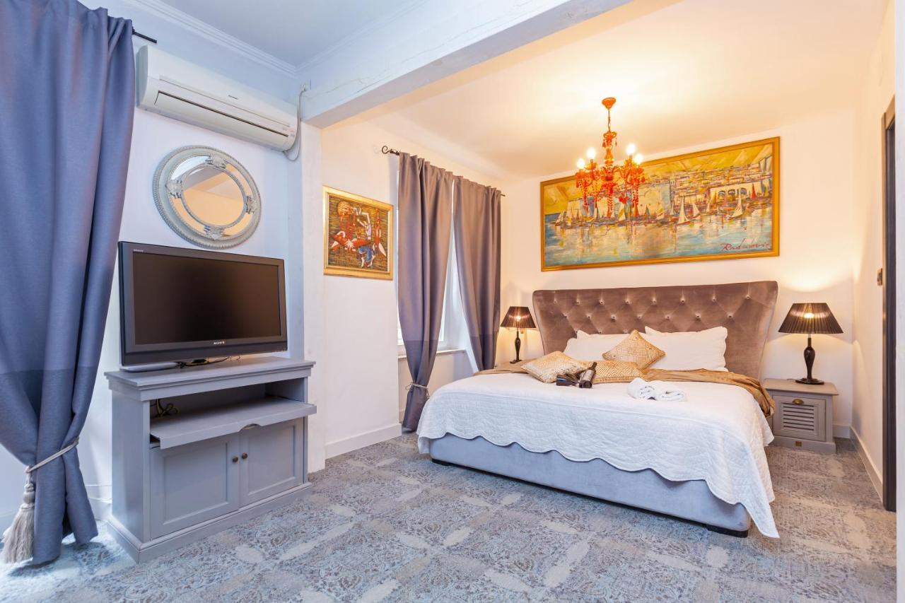 Superior Double Room First Floor (address: Zamanjina 12)