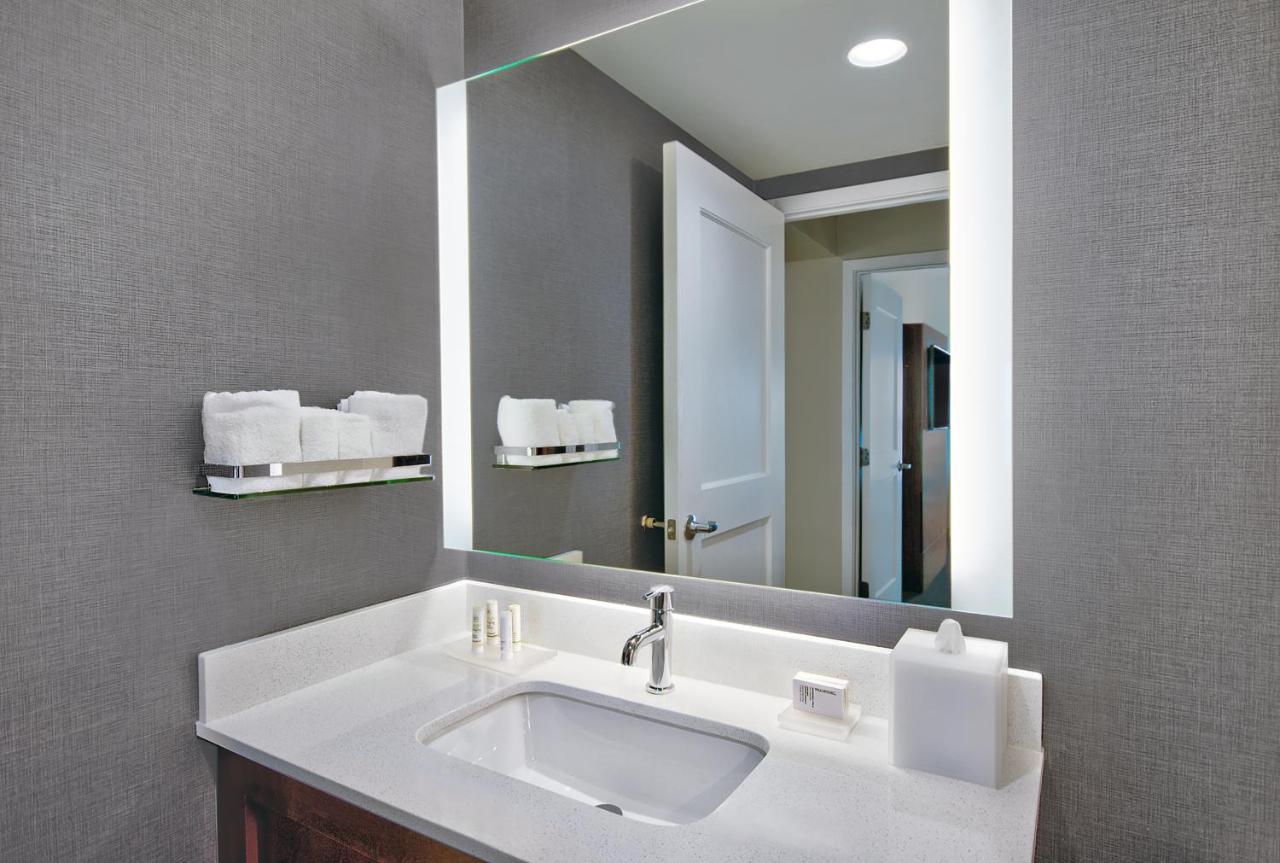 2 Bedroom Suite with Bedroom 1: 1 King, Bedroom 2: 2 Queen