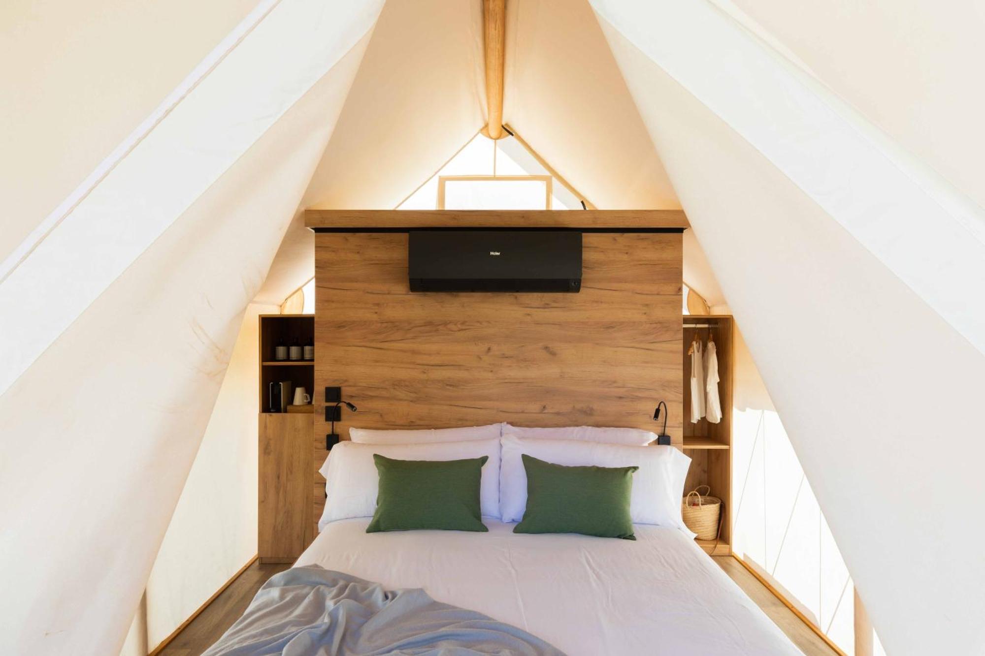 Glamping Couple,1602445011:JPEG