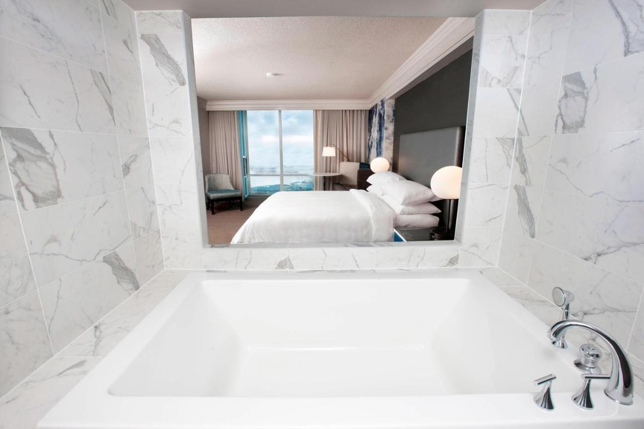 Premier King Room Falls View