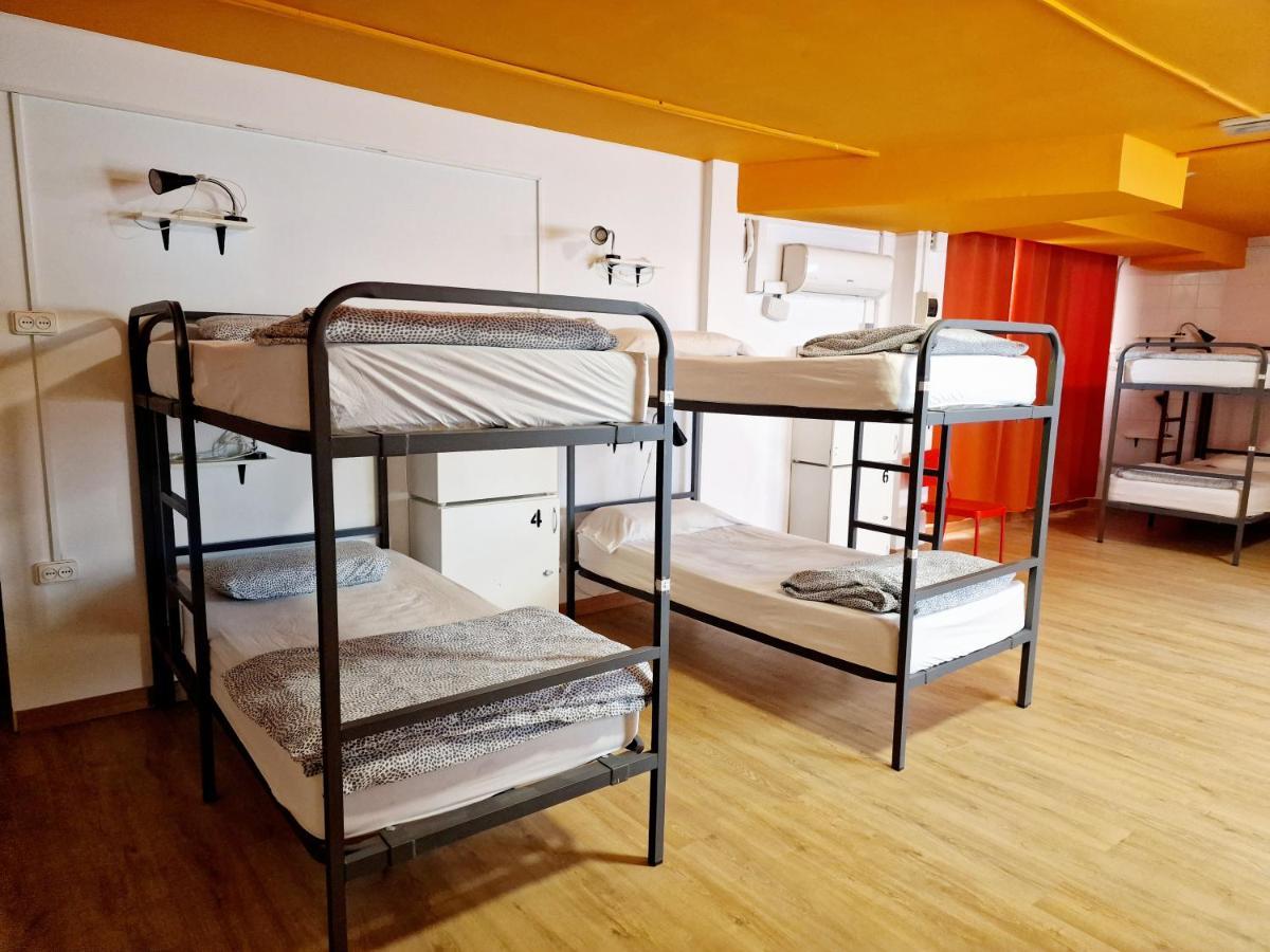 Letto a Castello in Dormitorio Misto per 10 Persone