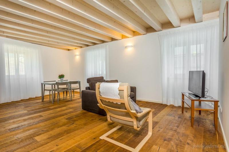 One-Bedroom Apartment,1362281231:JPEG