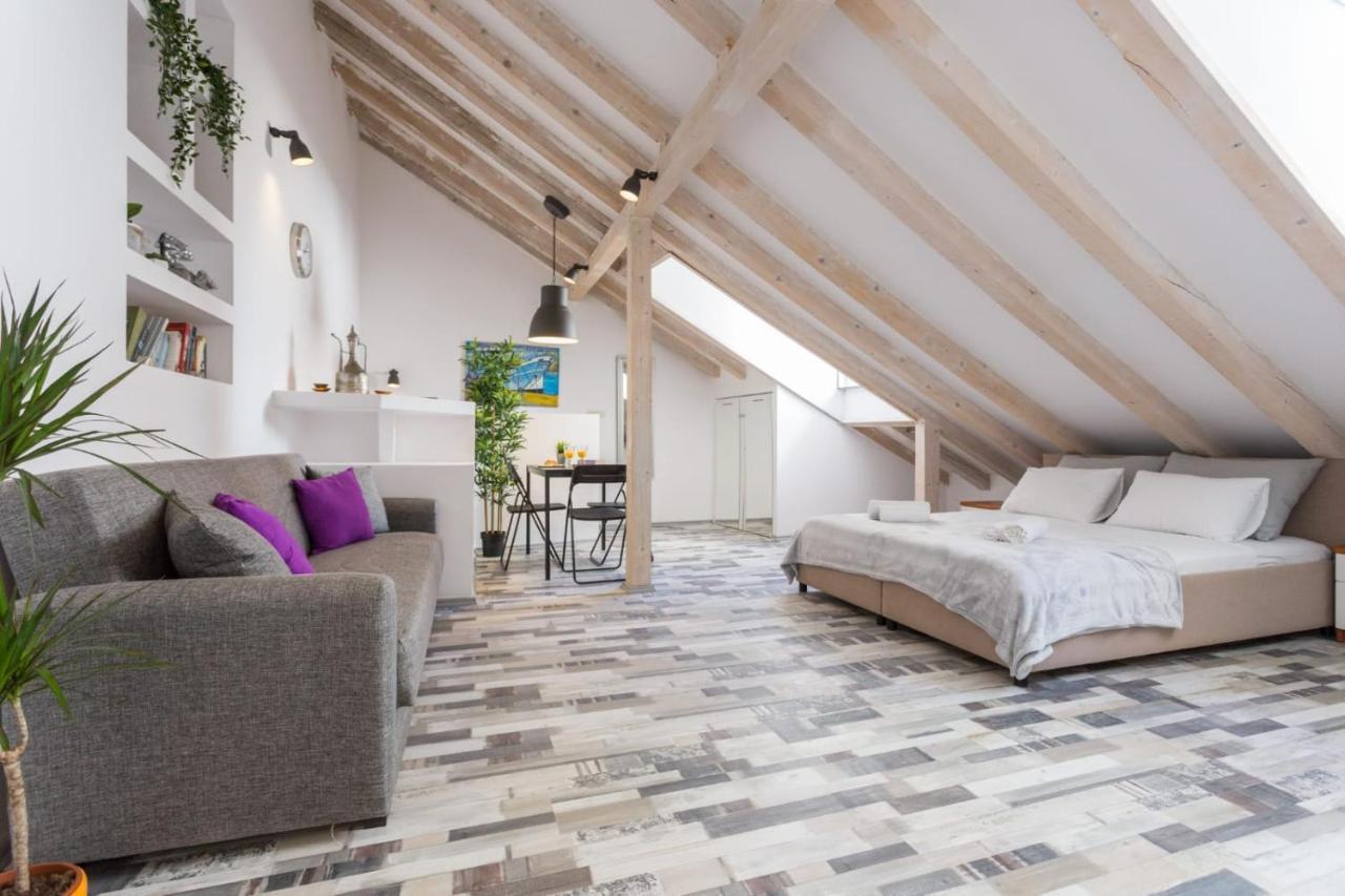 Attic Studio top floor above bar (address: Prijeko 15a)