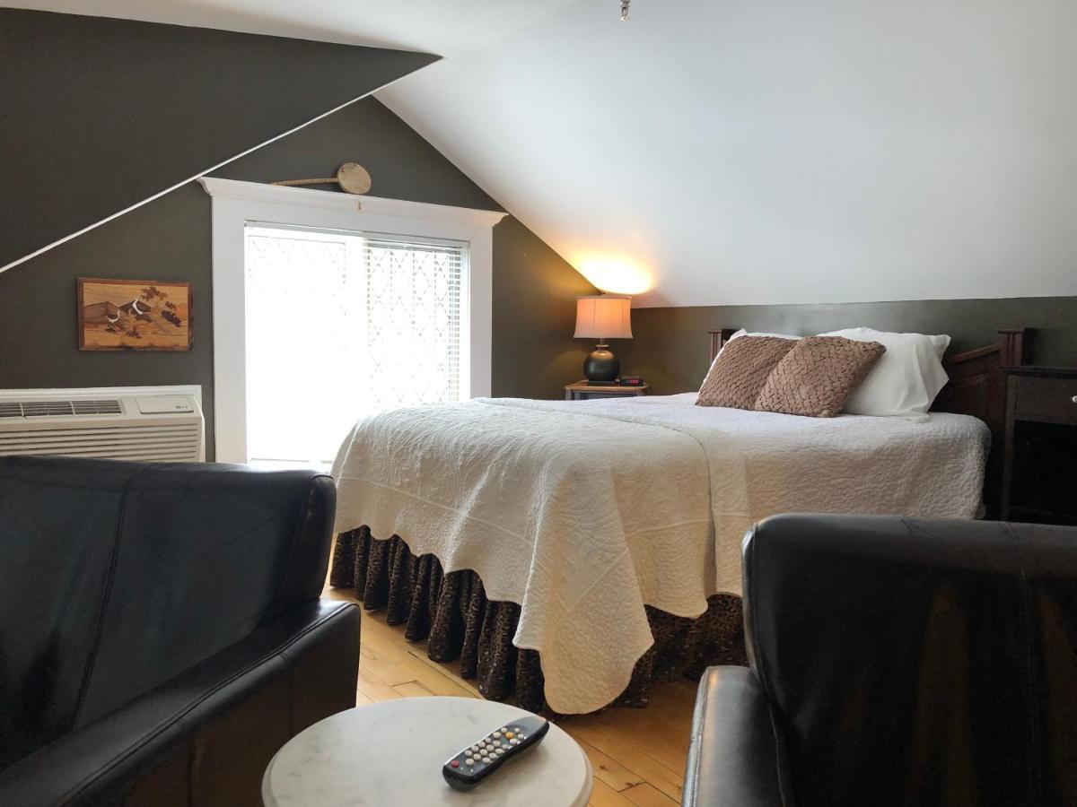 Deluxe Queen Room,1349454034:JPEG