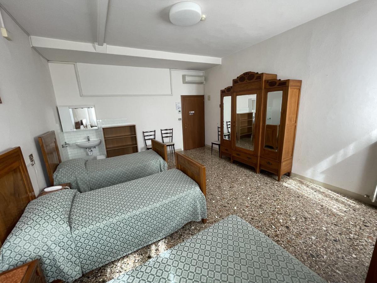 Habitación Triple con baño privado externo