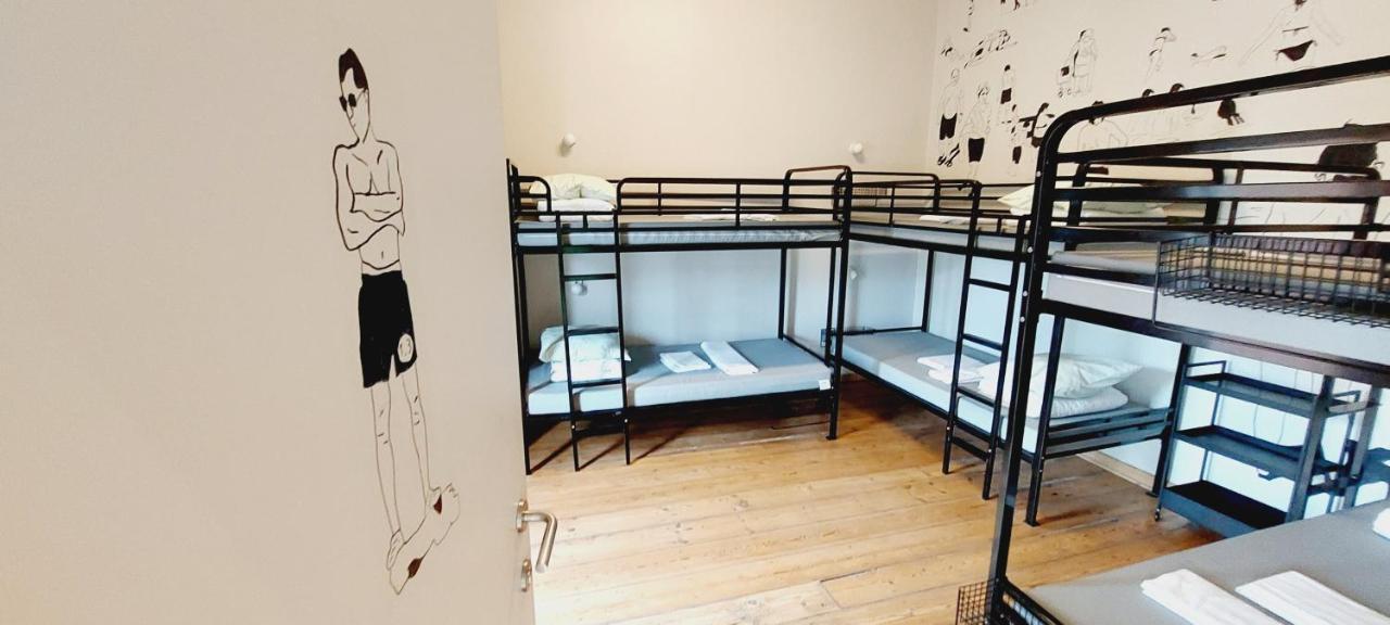 Lit dans Dortoir pour Femmes de 6 Lits