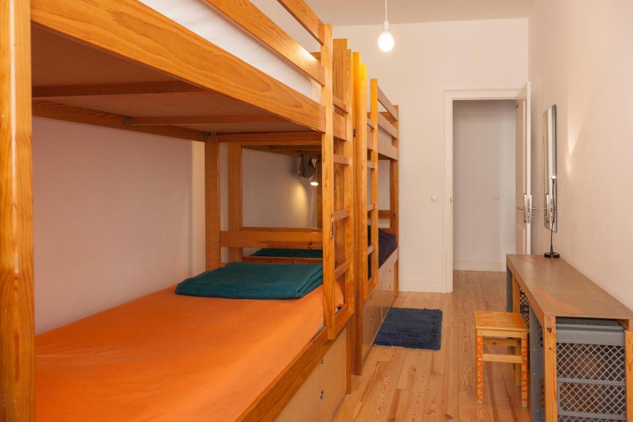 Cama en habitación femenina compartida de 4 camas