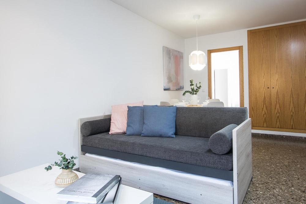 One-Bedroom Apartment,1380908405:JPEG