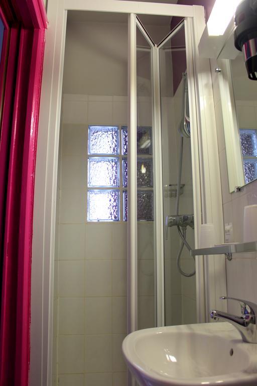 Single Room Private Bathroom,506976210:JPEG