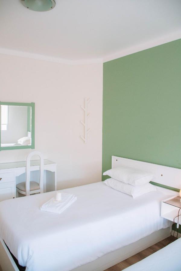 Quarto Twin com Casa de Banho Partilhada
