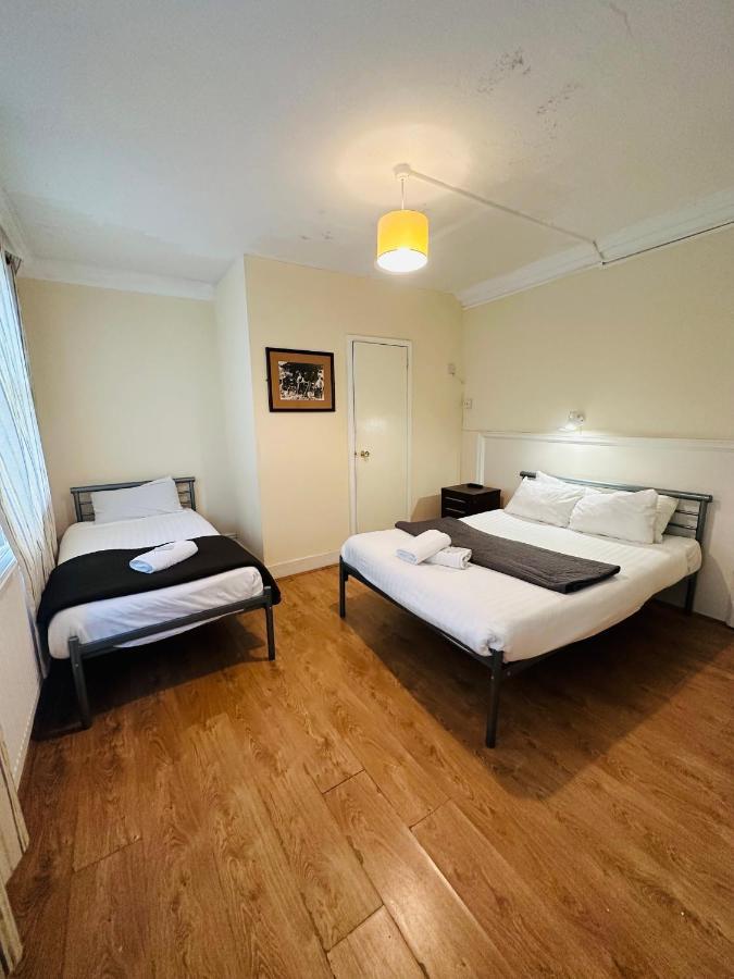 Dreibettzimmer mit eigenem Bad