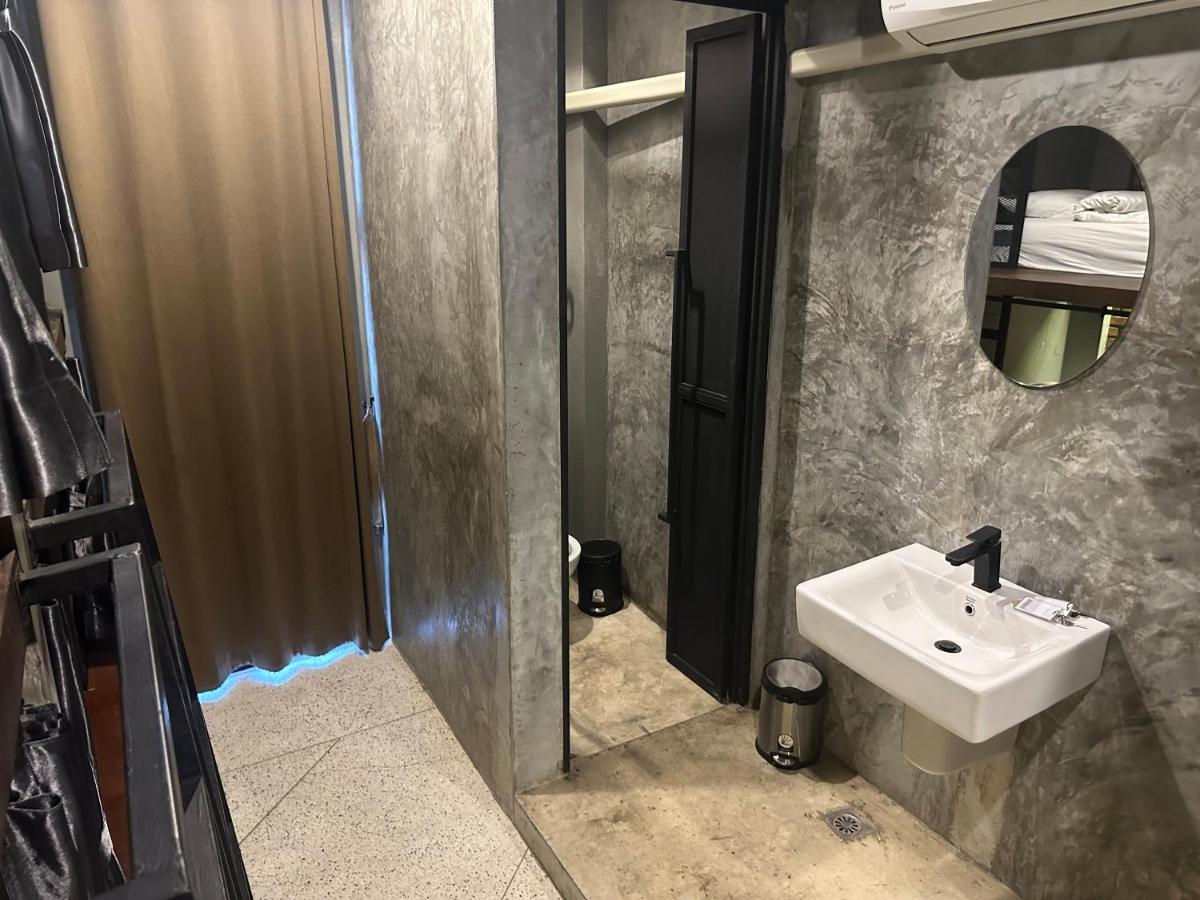 Single Bed 4-Bed Mixed Dormitory Room