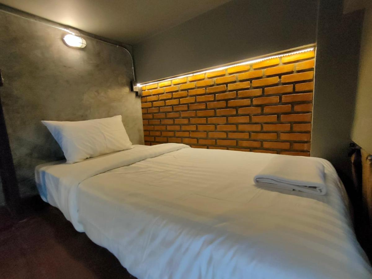 Single Bed 4-Bed Mixed Dormitory Room