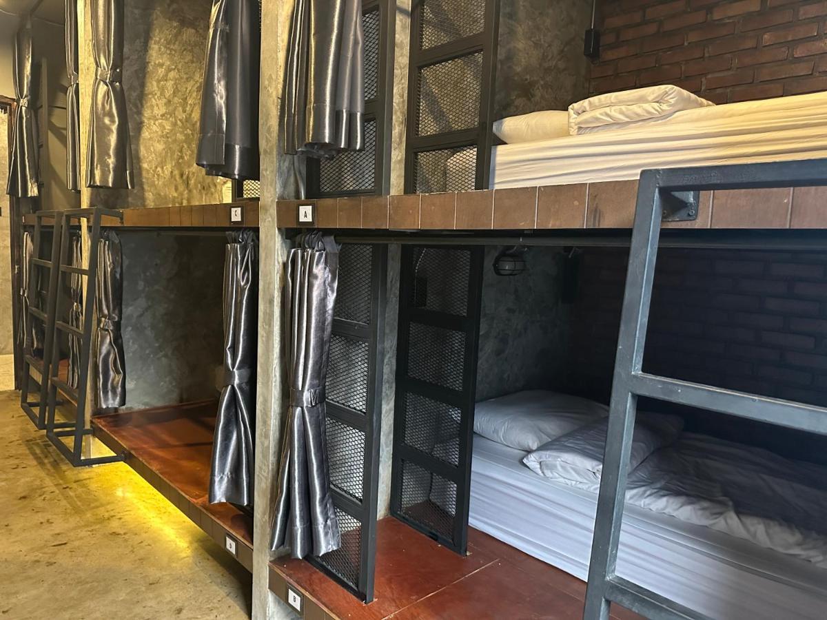 Single Bed 4-Bed Mixed Dormitory Room