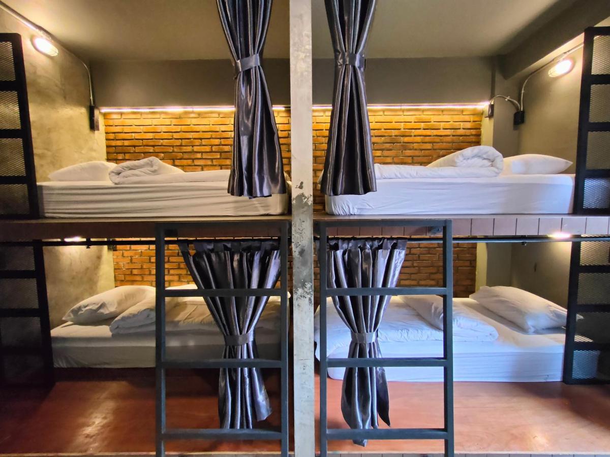 Single Bed 4-Bed Mixed Dormitory Room