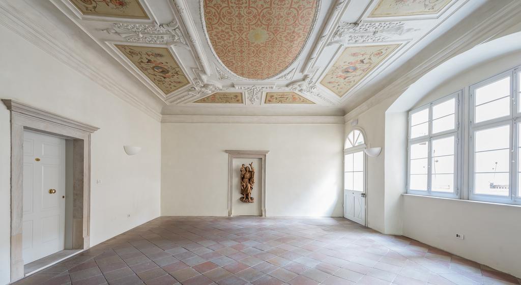 Deluxe Studio,140267709:JPEG