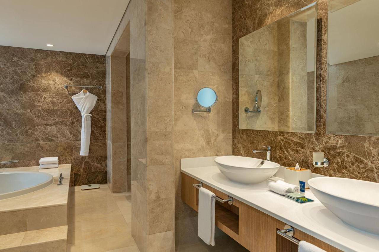 Premium One-Bedroom King Suite,1413400418:JPEG
