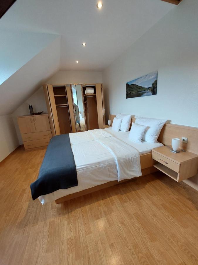 Großes Doppelzimmer