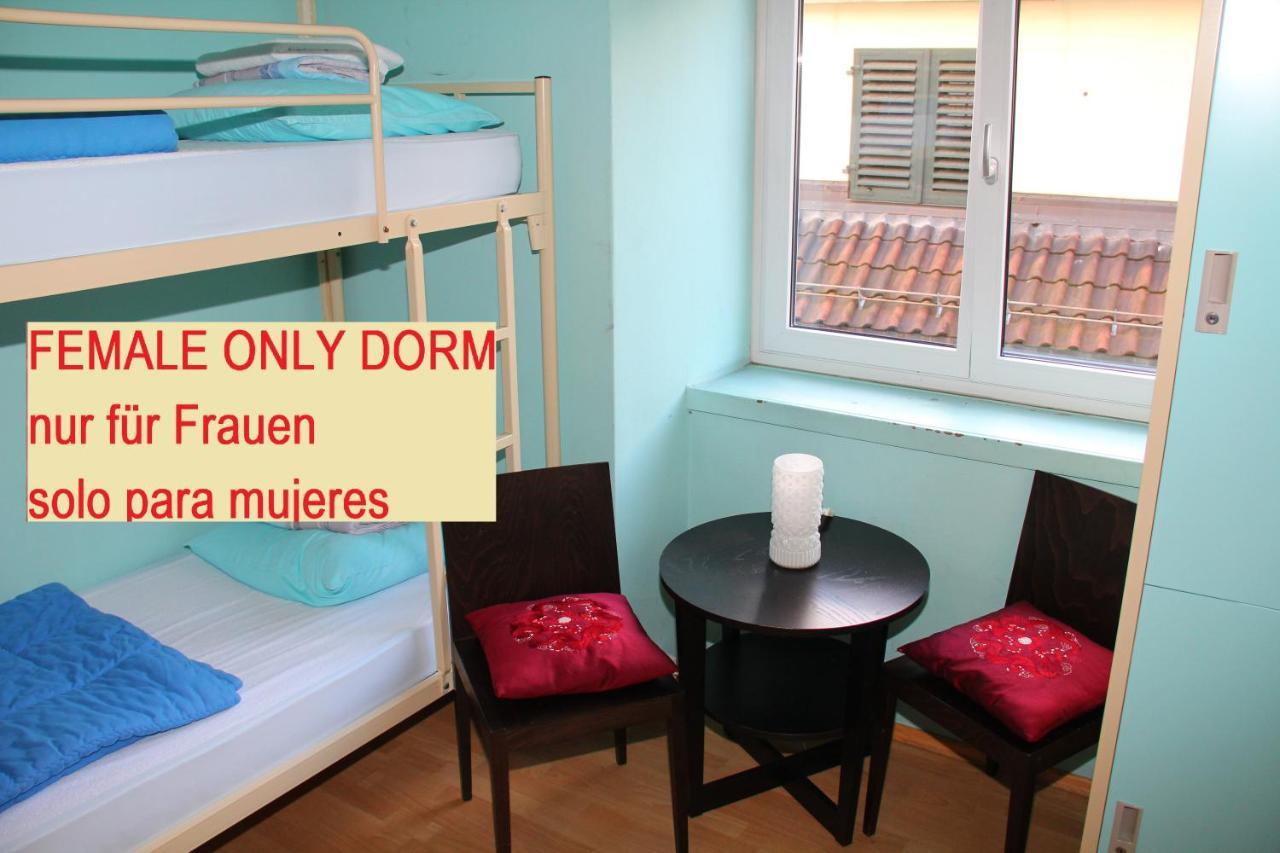 Budget Bed 6-Bed Female Dormitory Room