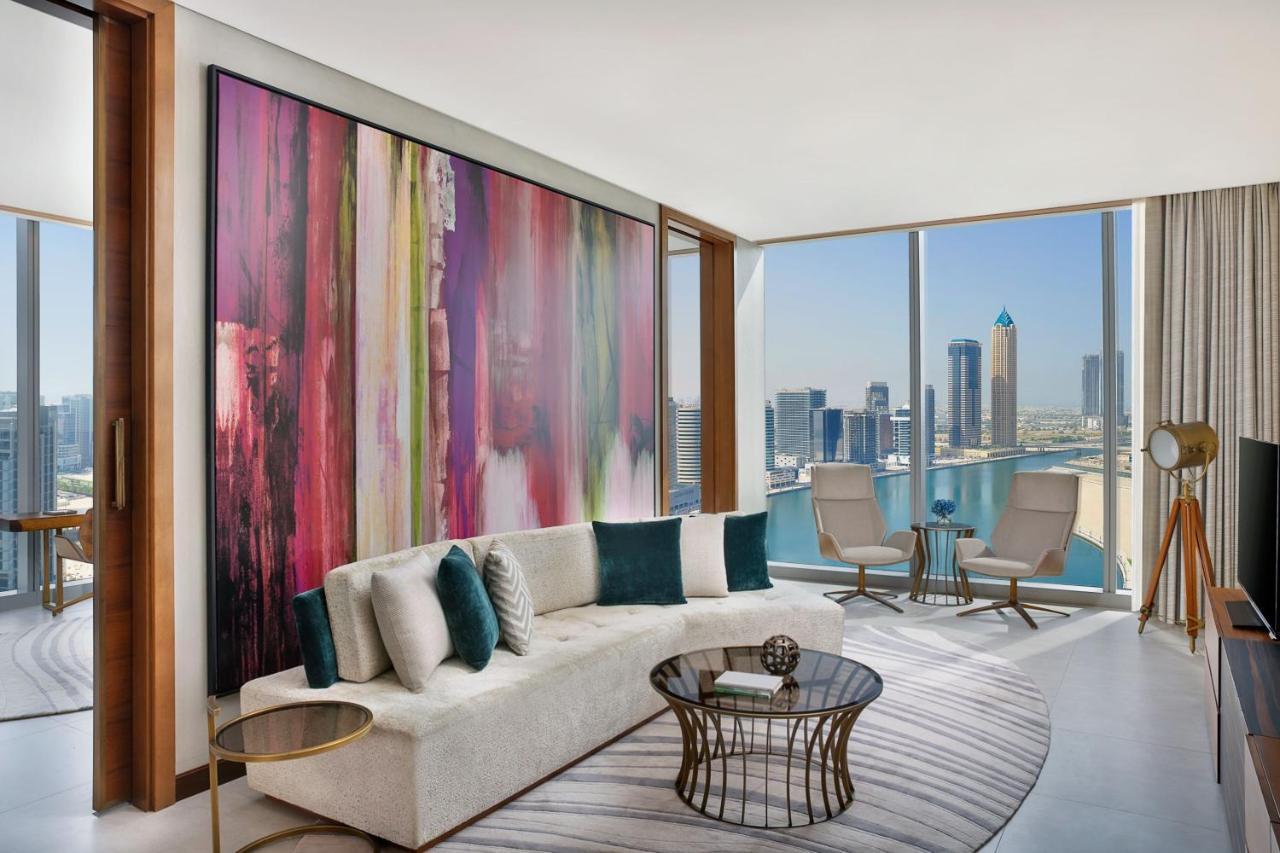 Suite Lit King-Size St Regis avec Service de Majordome St Regis Signature - Vue sur Canal