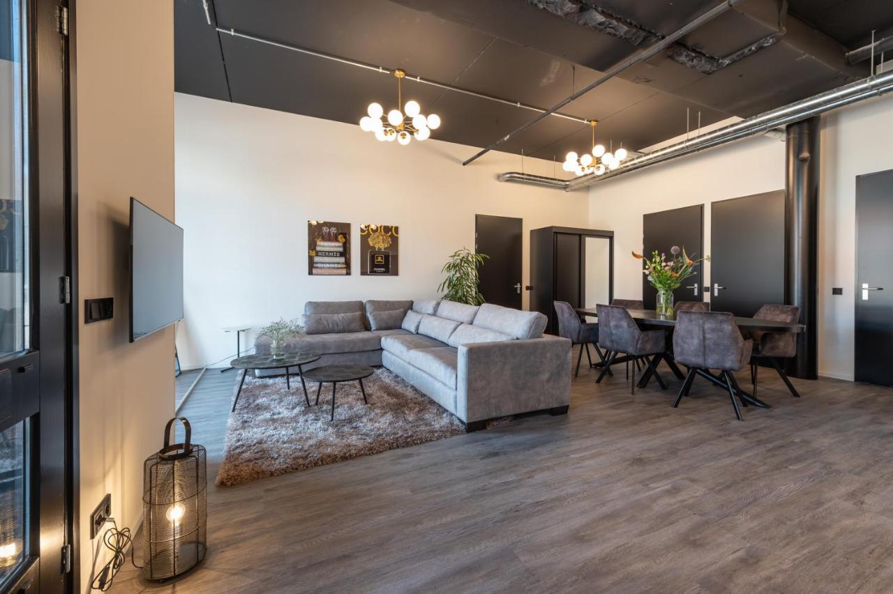 Superior Family Room,1556251072:JPEG