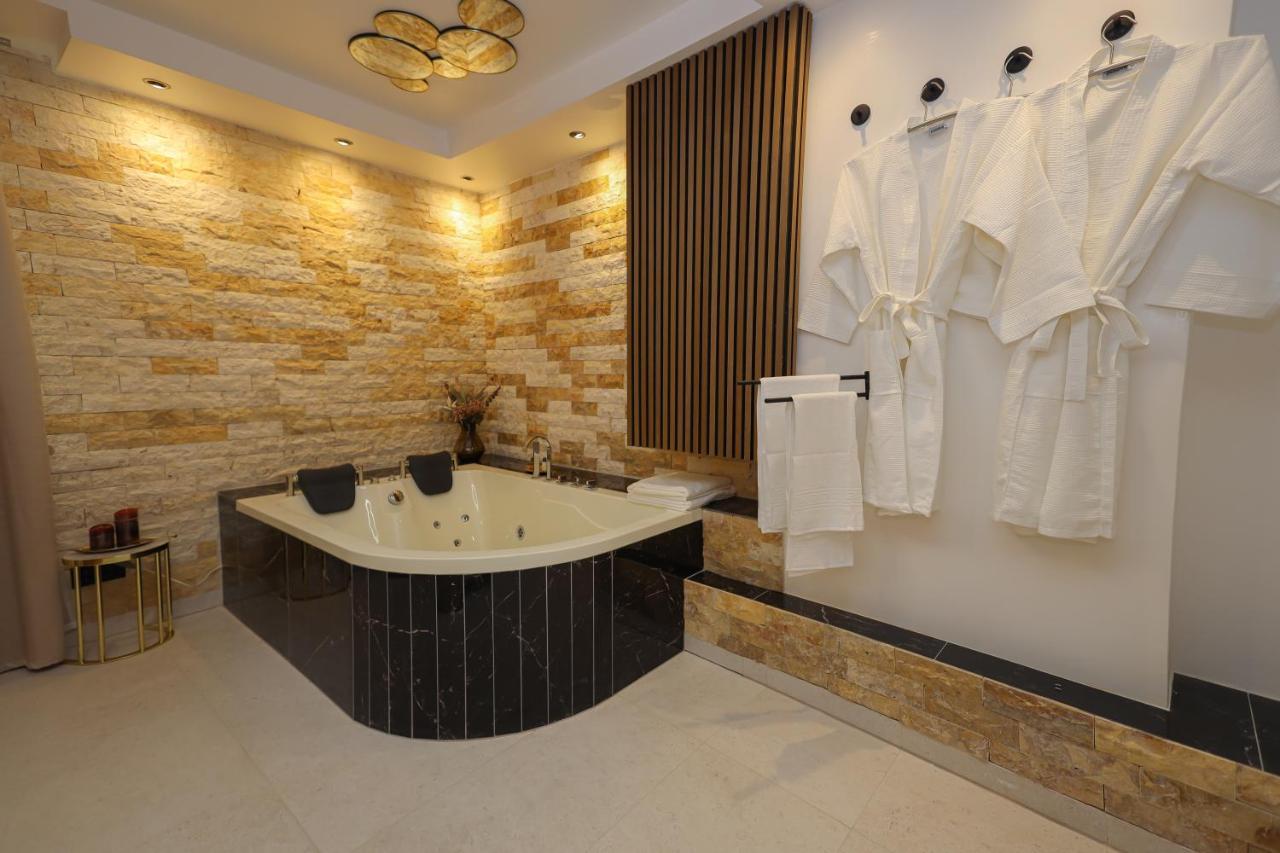 Deluxe Suite Spa Bath,1554820420:JPEG