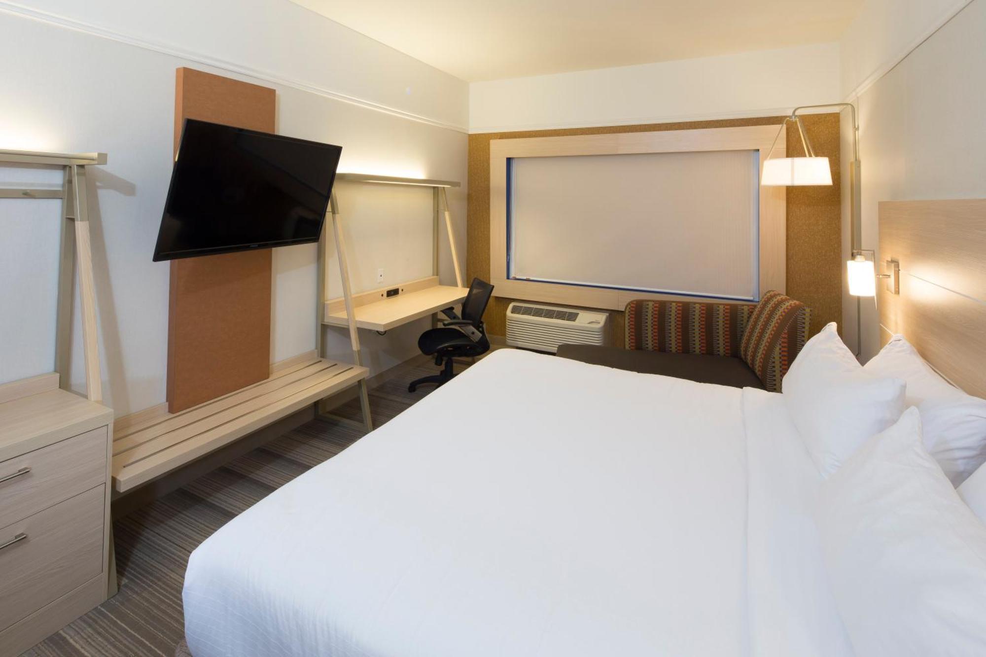 King Room - Hearing Accessible/Non-Smoking